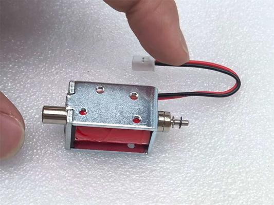 U0629 Açık çerçeve ve küçük mıknatıslar 24V DC itme çekme solenoid küçük boyutlu doğrusal hareket aktüatörü
